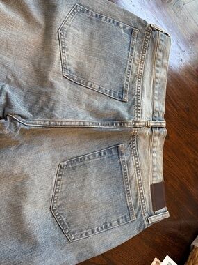 Light Wash Denim Jeans - Classic Back Pocket Style,Model 770